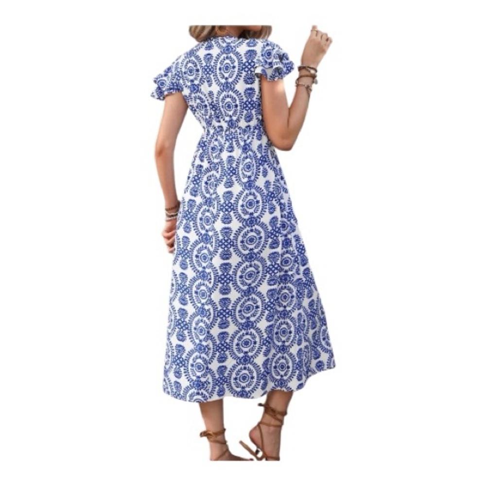 ♥️Cupshe♥️ Blue and White pattern maxi Dress, size (Med) - Picture 2 of 12